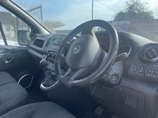 2019 VIVARO CDTI - Image 9