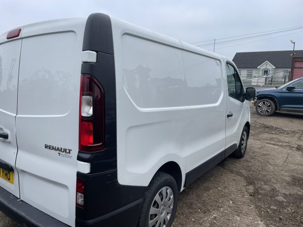 2021 RENAULT TRAFIC DCI - Image 4